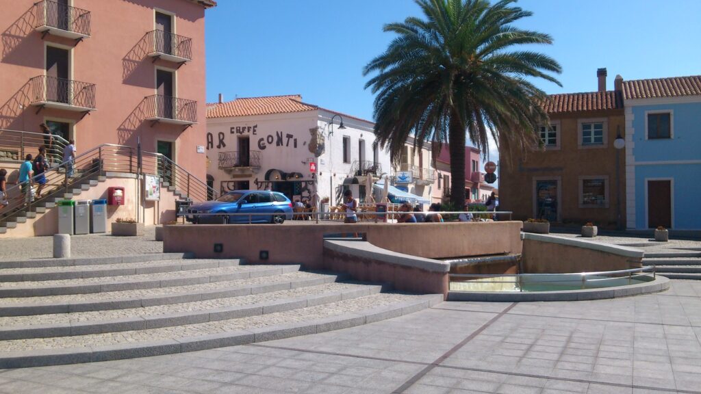 Rynek w Santa Teresa di Gallura | WakacjeweWloszech.pl