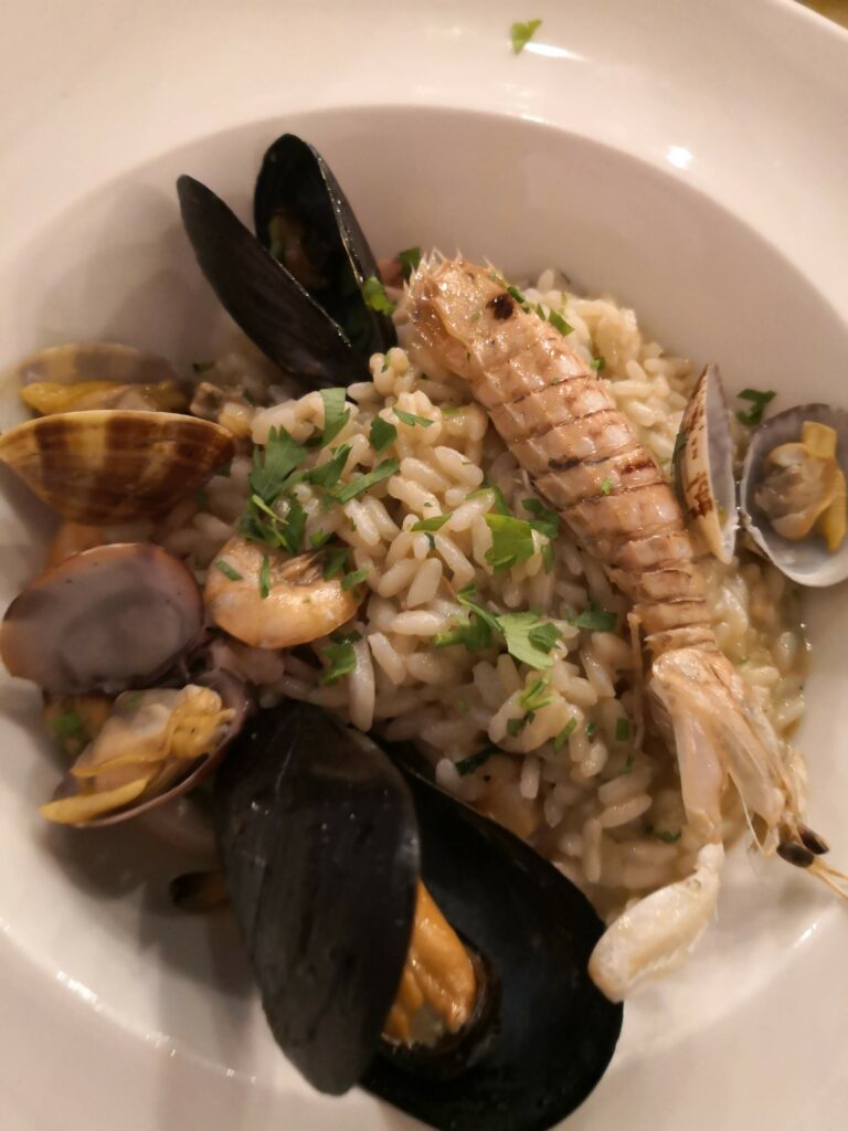 Gdzie zjeść w Toskanii? W Follonice w LA Taverna di Pulcinella