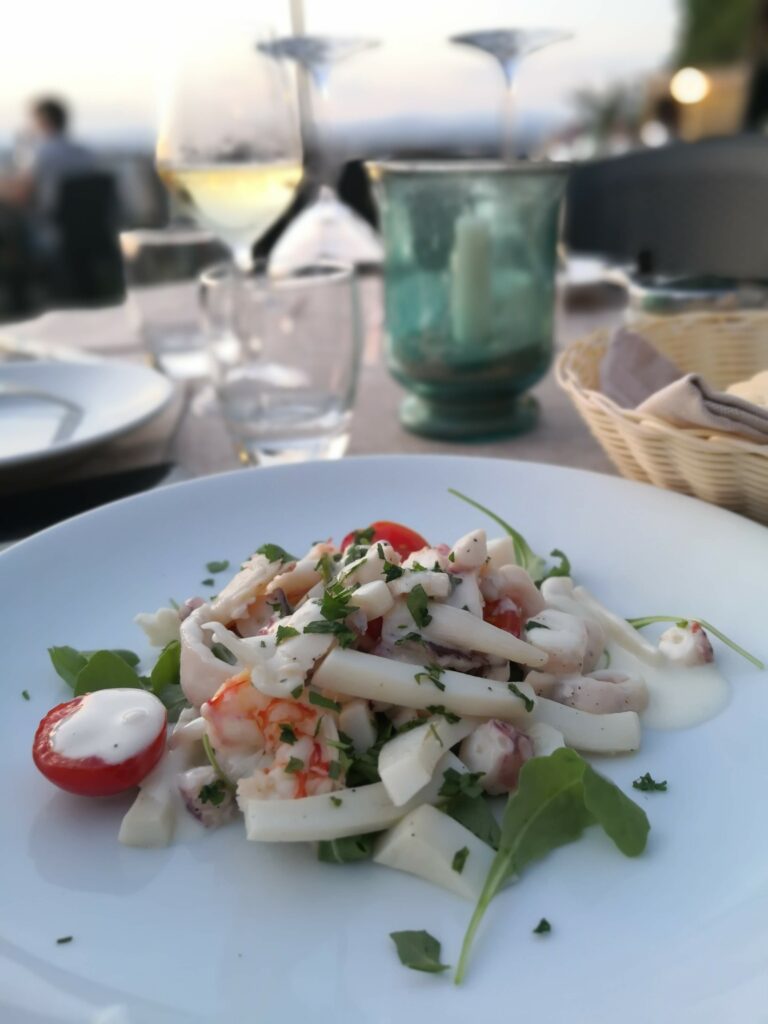 Przystawka z owocami morza w Toskanii