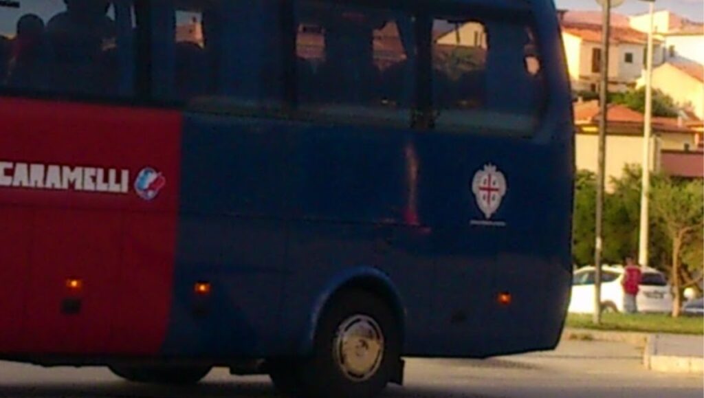 Flaga Sardynii na autobusach komunikacji publicznej