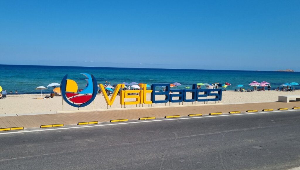 Li Junchi w Badesi na Sardynii WakacjeWewloszech.pl